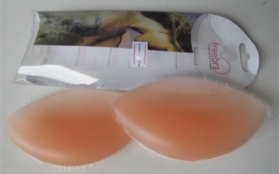 Miếng dán ngực silicon: Đẹp ít, độc nhiều!