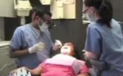 Bị nhổ 20 chiếc răng liên tiếp, cụ bà tử vong