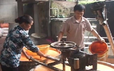 Rùng mình trước quy trình sản xuất miến bẩn