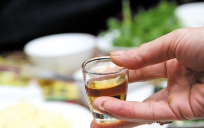 Có nên uống rượu thuốc hàng ngày?