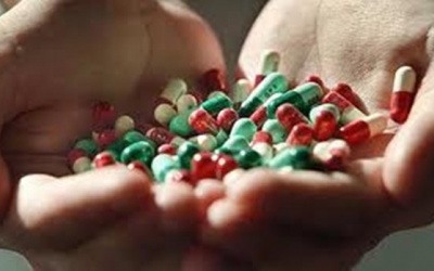 Hoại tử chỏm xương đùi do lạm dụng thuốc corticoid