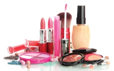 Giữ mỹ phẩm lâu bền trên mặt