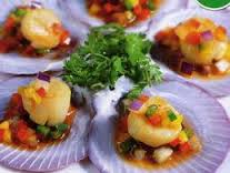 Sò điệp áp chảo với salad thì là