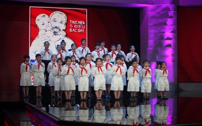 Nghệ sĩ tranh luận về dạy trẻ lòng yêu nước