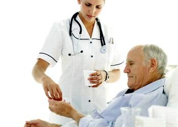 Người già sử dụng thuốc, thực phẩm chức năng như thế nào?