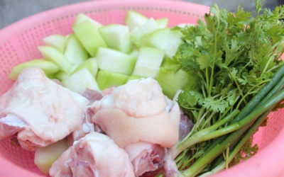 Khéo tay nấu canh bí đao giò heo