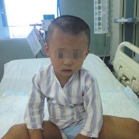 Bé cấp cứu vì ăn 78 viên thuốc của bà