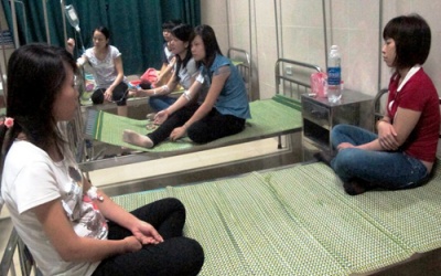 Thức ăn nhiễm khuẩn làm hơn 100 công nhân nhập viện