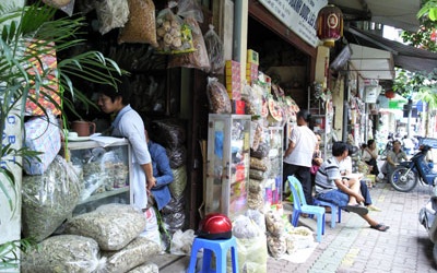 Bé trai 5 tháng tuổi tử vong sau khi điều trị bằng thuốc bắc