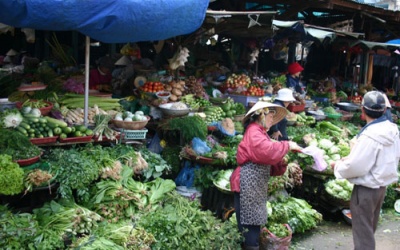 TPHCM: Giá rau củ, thịt gia cầm tăng mạnh
