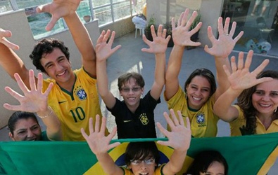 Gia đình 14 người đều có 6 ngón tay