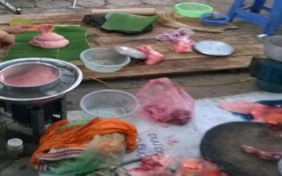 Xem gói giò tại chợ, khỏi dám ăn