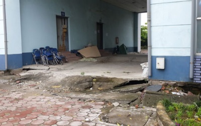 Bệnh viện xuống cấp thảm hại do thi công ẩu