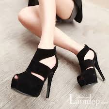 Nga sẽ cấm giày cao gót vì lý do sức khỏe?