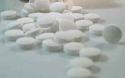 Tưởng thuốc là kẹo, bé gái 5 tuổi hôn mê suýt chết