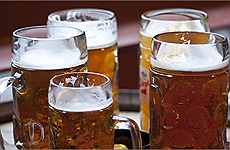 Trung Quốc: Bé trai 2 tuổi nghiện rượu nặng