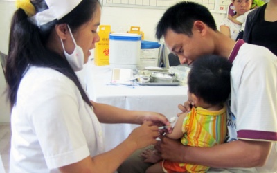 Cho trẻ tiêm vaccine viêm não Nhật Bản đúng lịch