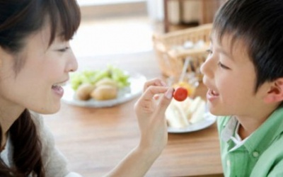 Cho con ăn rau - 6 điều cần nhớ