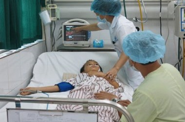 Hai cặp anh em ruột cùng bị viêm màng não