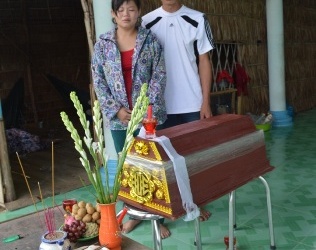 Vụ tử vong sau tiêm Quinvaxem: Người nhà phản ứng dữ dội với cán bộ Trạm y tế