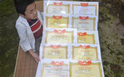 Nghị lực sống của chàng trai bại liệt bẩm sinh chỉ cao 90cm