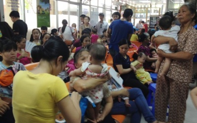 Có nên đổ xô đi tiêm dịch vụ?