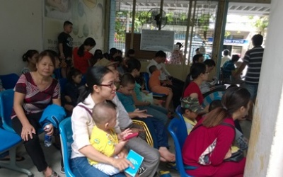 Đà Nẵng: Nhiều phụ huynh lo lắng, đưa con đi tiêm vaccine viêm não Nhật Bản B