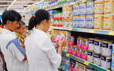 Đề xuất “cấm tiệt” quảng cáo thức ăn công thức thay thế sữa mẹ cho trẻ dưới 24 tháng