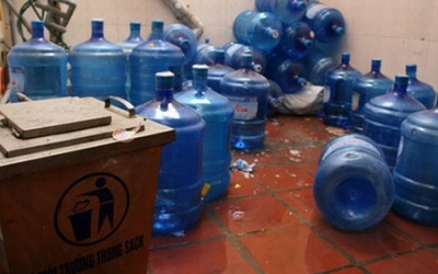 Nước đóng bình giá rẻ làm tăng nguy cơ mắc bệnh