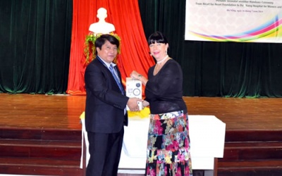 Tặng máy thở xách tay sơ sinh cho Bệnh viện Phụ sản – Nhi Đà Nẵng