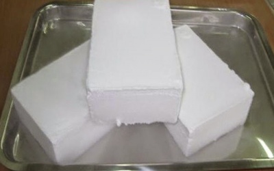 Cẩn trọng khi sử dụng đá 'nửa ngày không tan'