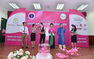 'Mang âm nhạc đến bệnh viện' : Xua tan mưa bão