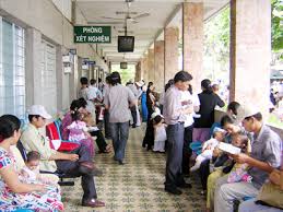 Chực chờ nhiều ngày để được chữa bệnh tại bệnh viện Trung ương