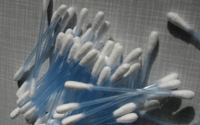 Nguy hại không ngờ từ tăm bông kém chất lượng