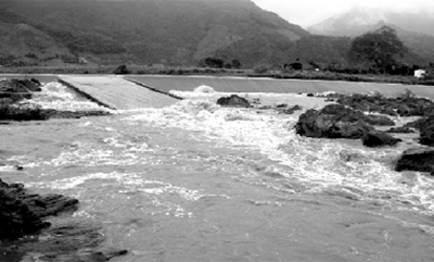 Phú Thọ: Dân hoang mang vì nước đổi màu, bốc mùi