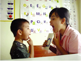 Gian nan dạy trẻ tự kỷ