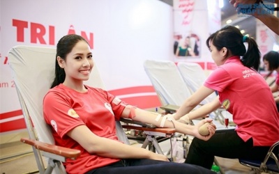 Hoa hậu biển Nguyễn Thị Loan làm đại sứ 'Hành trình đỏ'