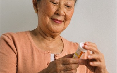 4 nguyên tắc cho người cao tuổi khi dùng thuốc