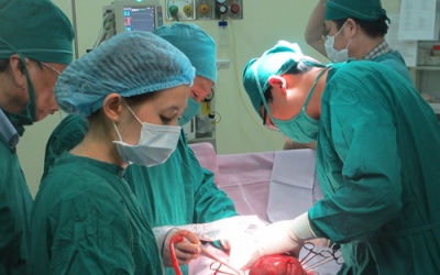 Phẫu thuật thành công u xơ tử cung nặng 1,5 kg