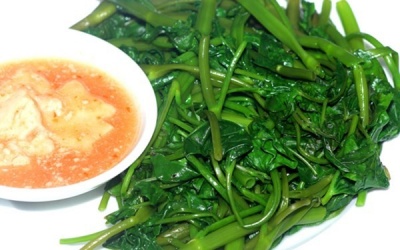 Ăn rau muống luộc chấm chao, cả gia đình nguy kịch