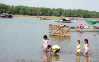 Cần Thơ: Tổ chức giữ trẻ mùa lũ 2014