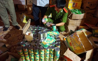 Hà Nội: Thu giữ hàng nghìn hộp ngô hạt Trung Quốc