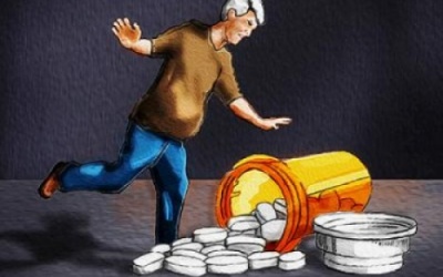 Người cao tuổi có thể bị ngã do…uống thuốc