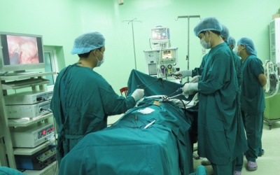 Bác sỹ bỏ bệnh viện công: Nhìn thẳng vào sự thật