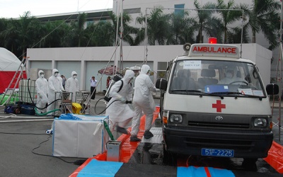 Sân bay Tân Sơn Nhất diễn tập phòng chống Ebola