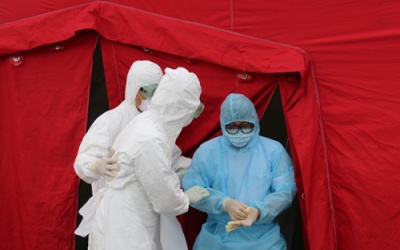 Việt Nam: Hai hành khách nghi nhiễm Ebola đã hết sốt