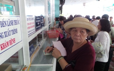 Bệnh nhân BHYT: Phải nộp tiền 'thế chân'