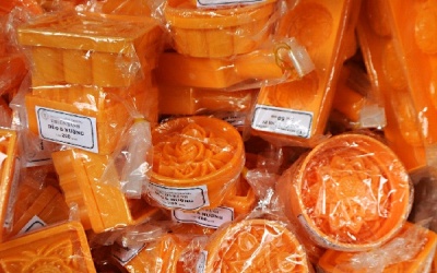Bát nháo khuôn làm bánh Trung thu