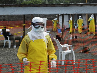 Ghi nhận người Anh đầu tiên nhiễm Ebola