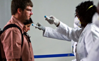 Ebola: Hàng không thế giới đồng loạt hủy chuyến tới vùng dịch